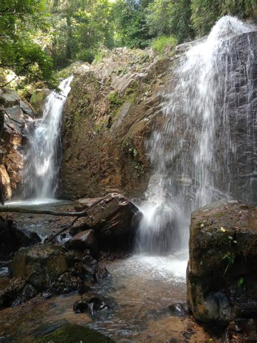 Phát hiện hai thác hoang sơ ở Quảng Ngãi