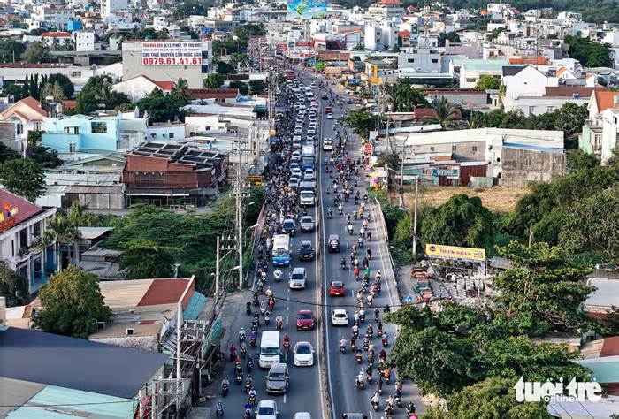 Từ cầu Bình Triệu đến Vĩnh Bình: Chi tiết các 'nút thắt cổ chai' khiến quốc lộ 13 tắc dài