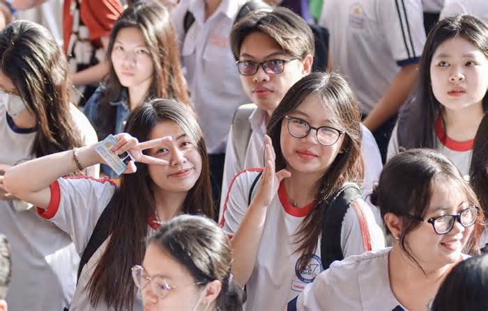Lệ phí thi tuyển sinh riêng của các đại học, trường đại học ra sao?