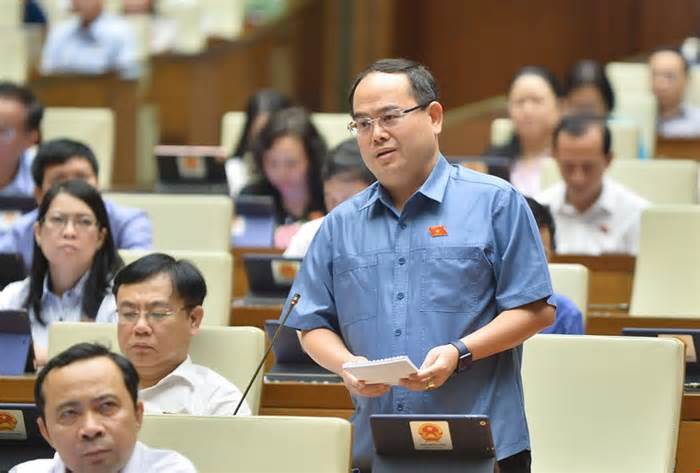Nghị quyết của Ủy ban Thường vụ Quốc hội về công tác cán bộ tại 5 tỉnh, thành phố