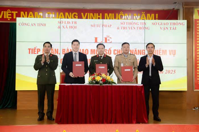 Quảng Ninh chính thức giải thể Công an huyện, thị xã, thành phố