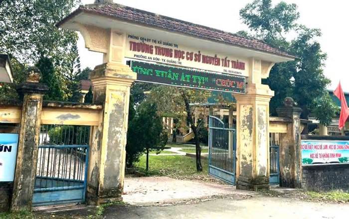 Công an xác minh thông tin người lạ mặt dụ dỗ đón học sinh