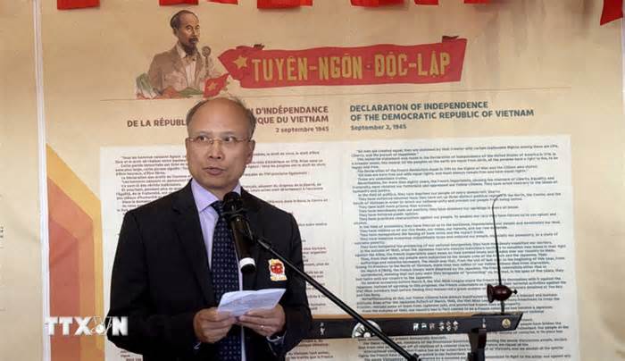 Báo Nhân Dân tham dự Hội báo Nhân đạo tại Pháp