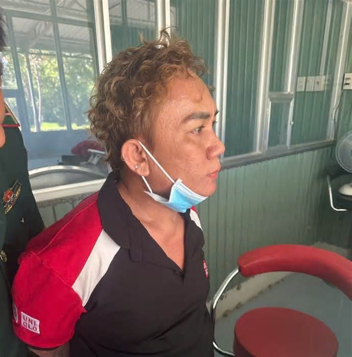 Bắt ngay nghi phạm em trai lái ô tô đâm vào nhà chị ruột, tông chết em mình