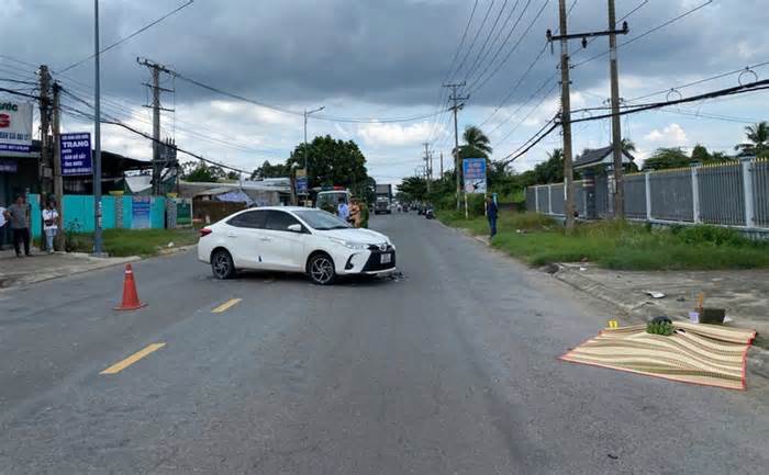 Va chạm ô tô đang quay đầu, nam thanh niên tử vong tại chỗ