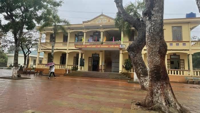 Tạm dừng học một năm đối với 4 nữ sinh đánh làm bạn bị gãy đốt sống cổ