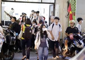 Thay vì cho học thêm, phụ huynh dạy con tự học được không?