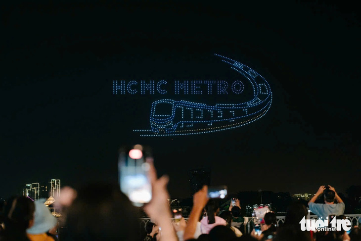 TP.HCM trình diễn drone chào năm mới