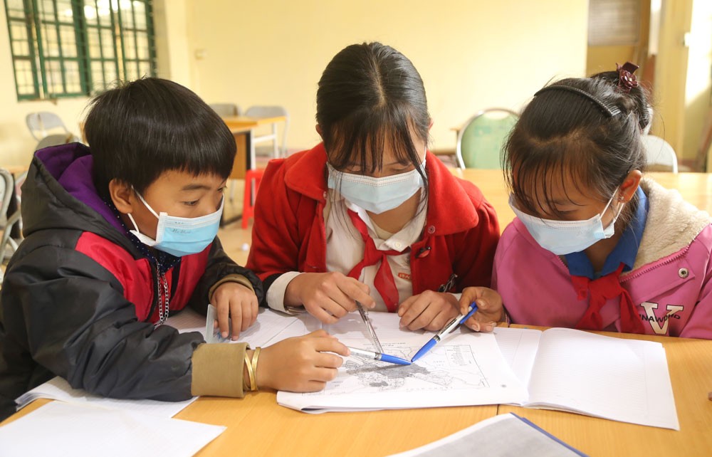 Xôn xao trường gọi phụ huynh học sinh đến ký đơn tự nguyện học thêm