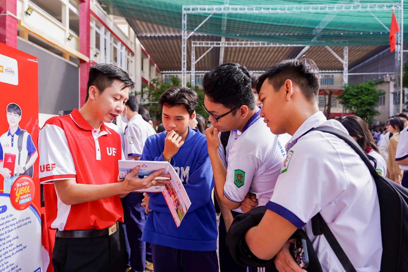 Nhiều học sinh THPT chọn xét học bổng sớm vào UEF