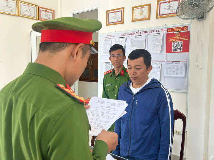 Nhân viên nhà hàng dùng cồn y tế pha chế rượu khiến hai người nước ngoài tử vong
