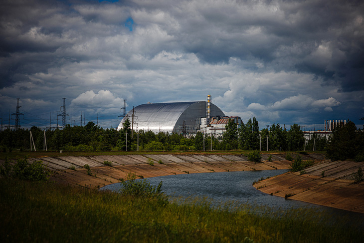 Ukraine tố Nga gây cháy nhà máy điện hạt nhân Chernobyl