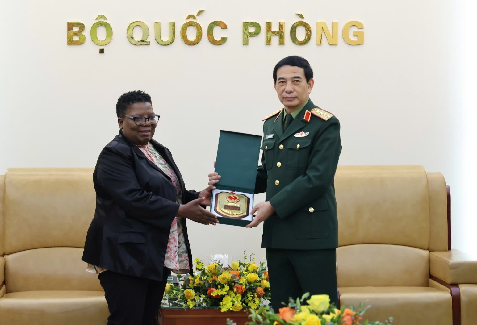 Đại tướng Phan Văn Giang chúc mừng thành tựu công nghiệp quốc phòng của Nam Phi