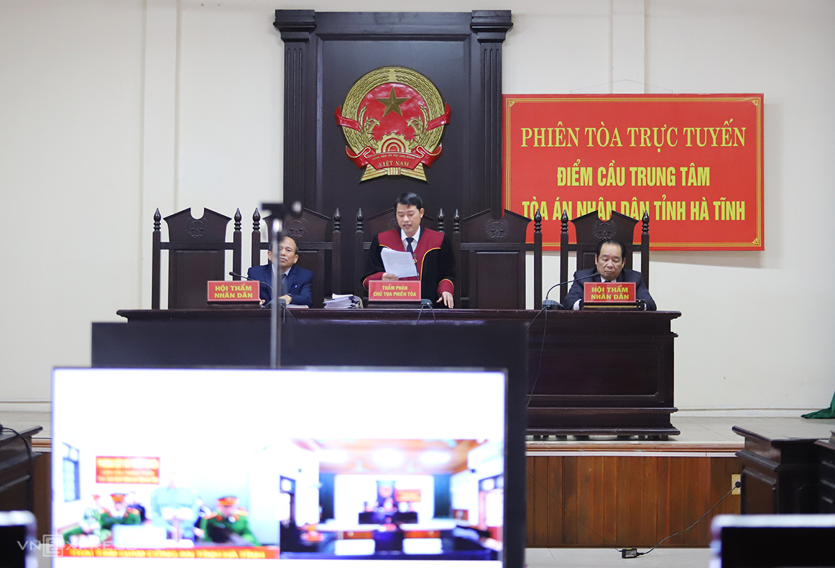 Tử tù cầm đũa hãm hại hai người cùng buồng giam