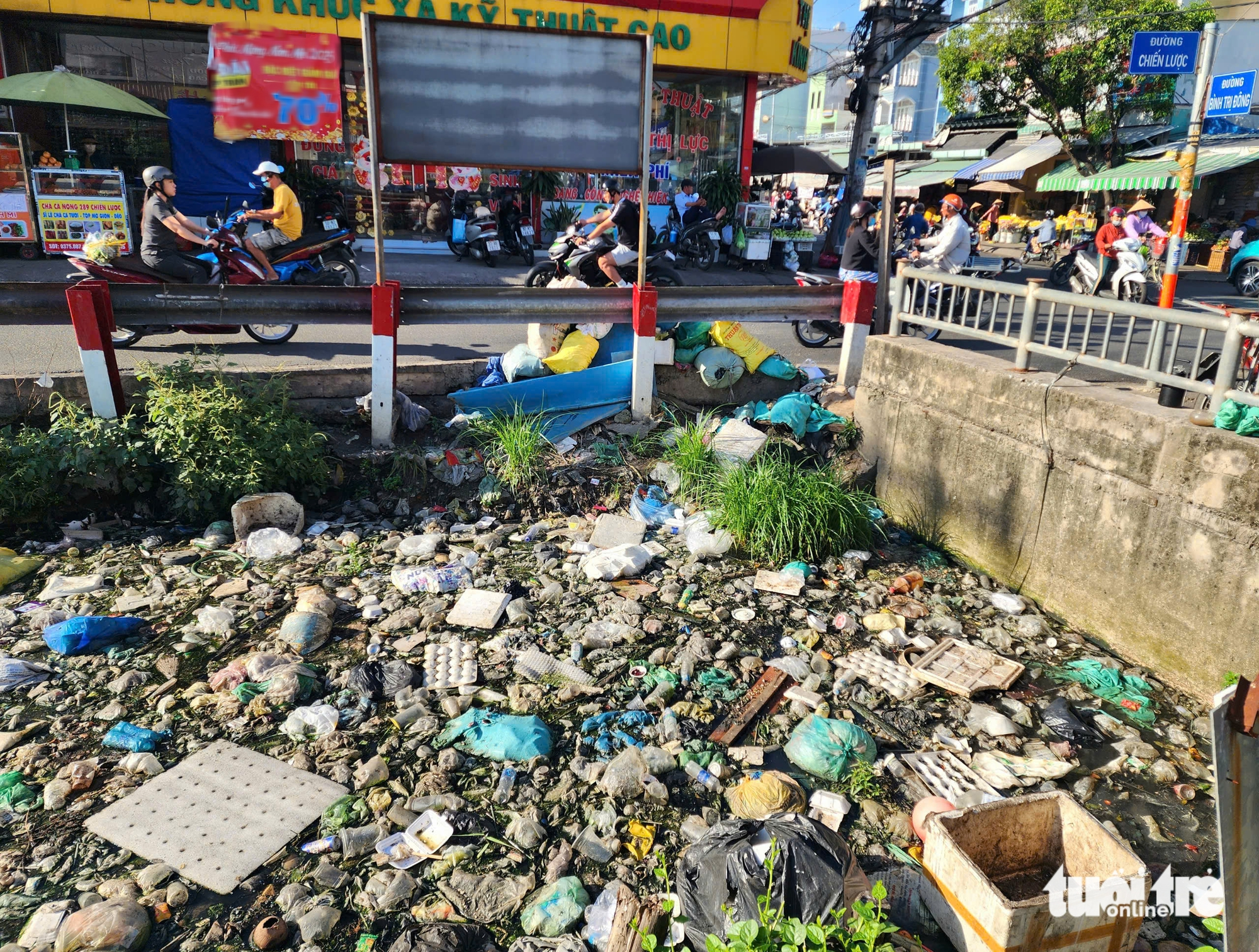 Kênh Chiến Lược bị tắc nghẽn, phường hứa sẽ ra quân xử lý