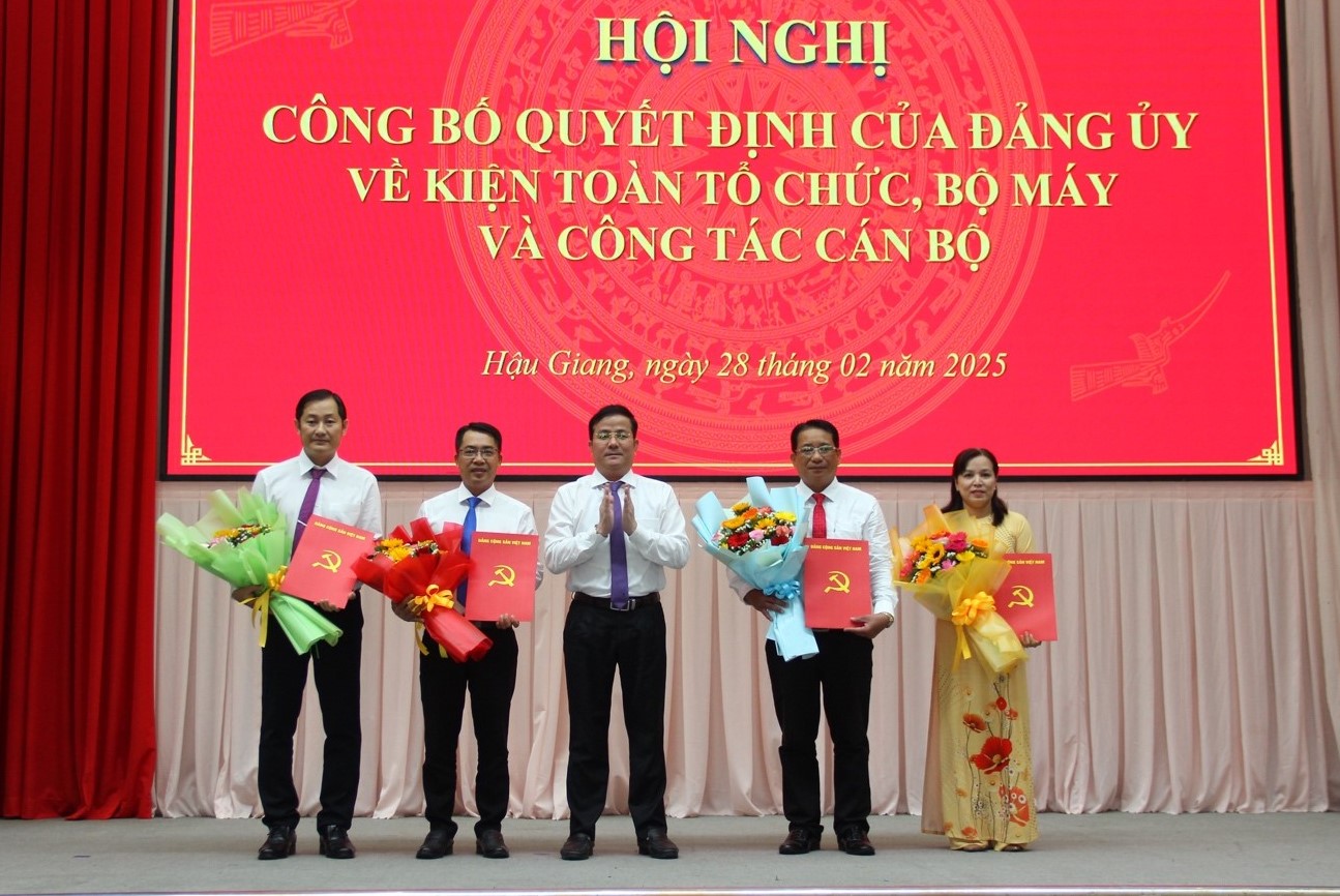 Đảng ủy UBND tỉnh Hậu Giang kiện toàn bộ máy