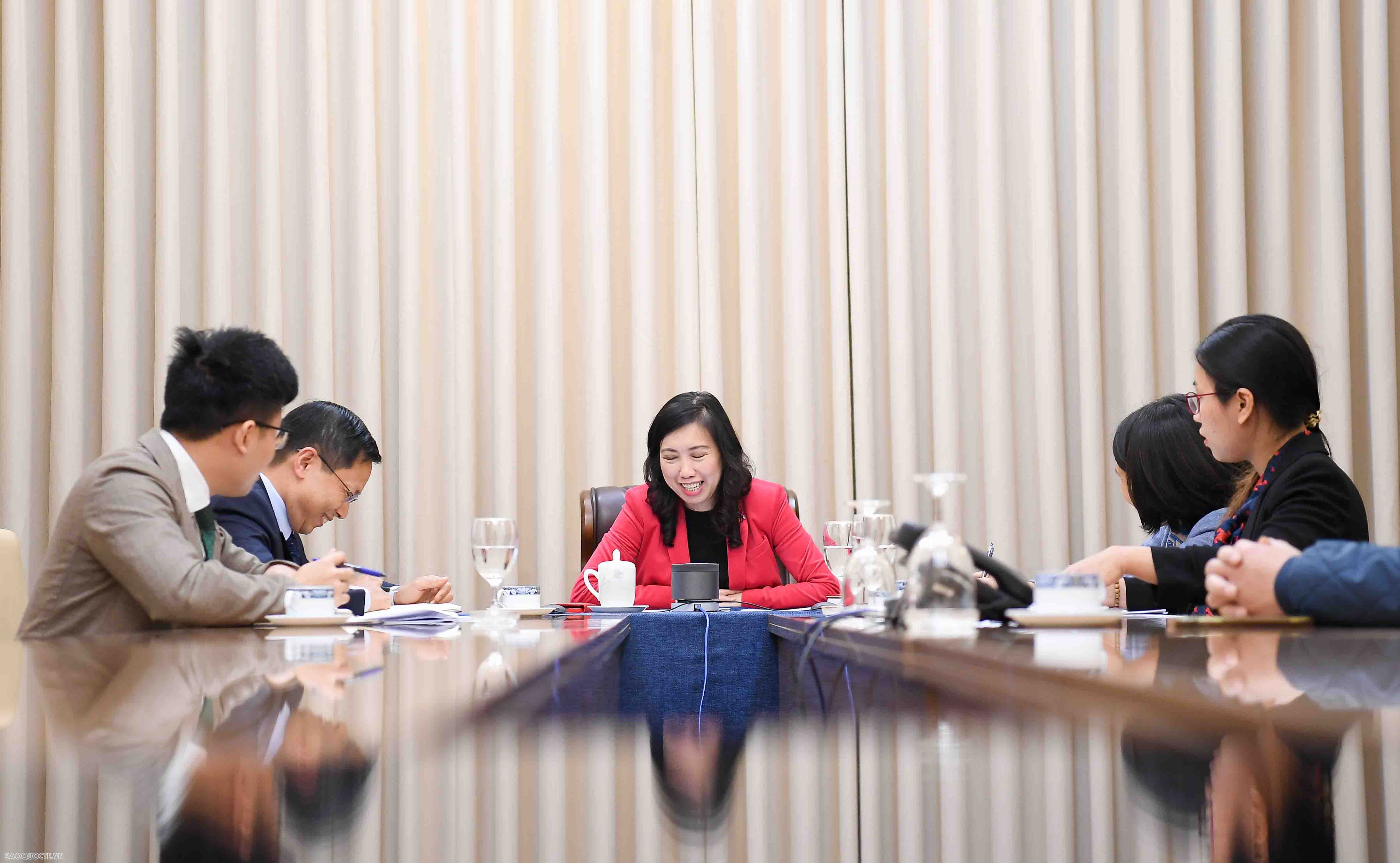 Thứ trưởng Lê Thị Thu Hằng điện đàm với Thứ trưởng Ngoại giao Cộng hòa Kyrgyzstan