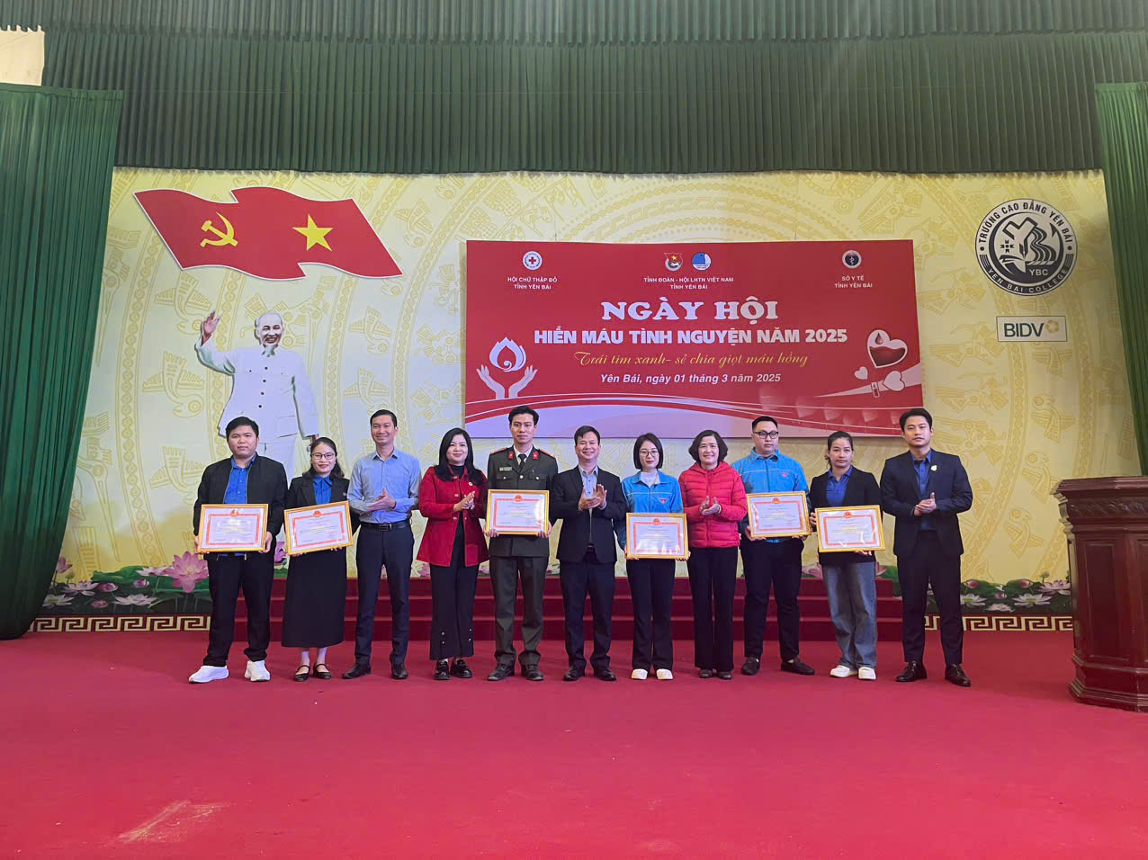 Trái tim xanh, sẻ chia giọt máu hồng